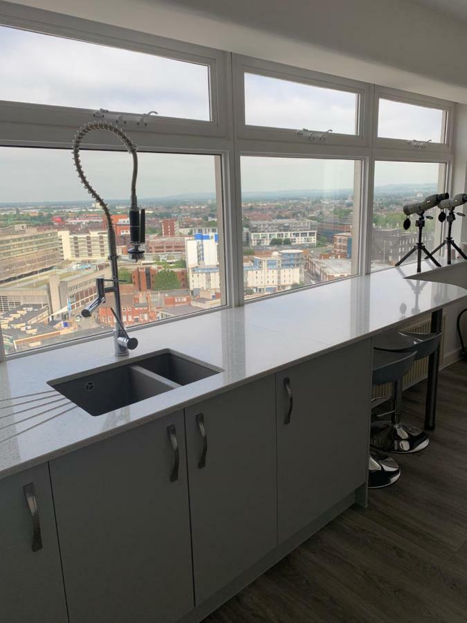 Luxury Panoramic Balcony Swindon Central Buitenkant foto