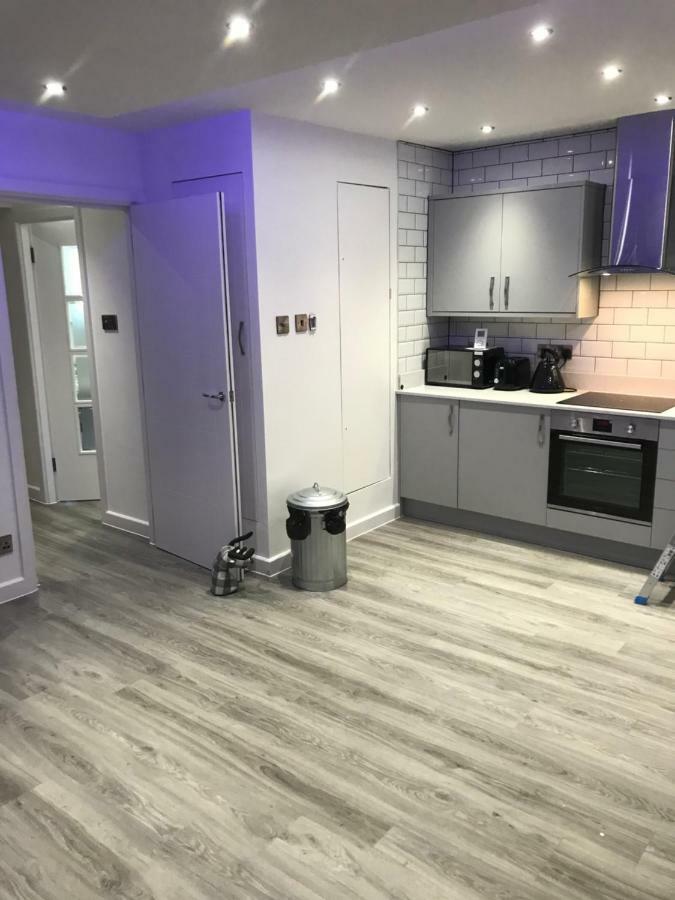 Luxury Panoramic Balcony Swindon Central Buitenkant foto