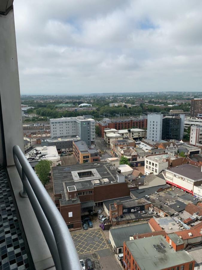 Luxury Panoramic Balcony Swindon Central Buitenkant foto