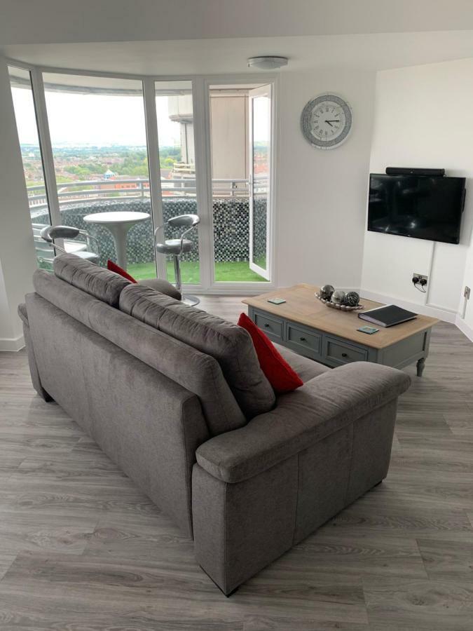 Luxury Panoramic Balcony Swindon Central Buitenkant foto
