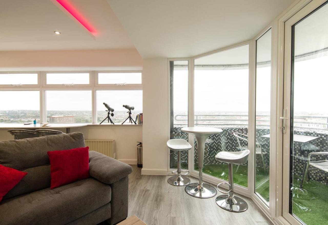 Luxury Panoramic Balcony Swindon Central Buitenkant foto