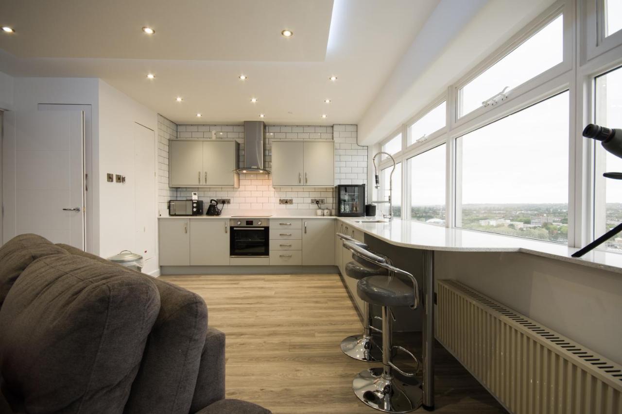 Luxury Panoramic Balcony Swindon Central Buitenkant foto
