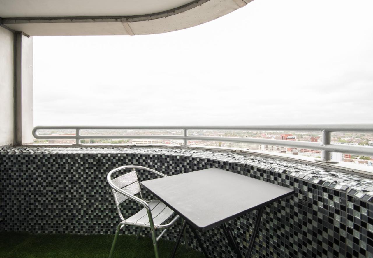 Luxury Panoramic Balcony Swindon Central Buitenkant foto